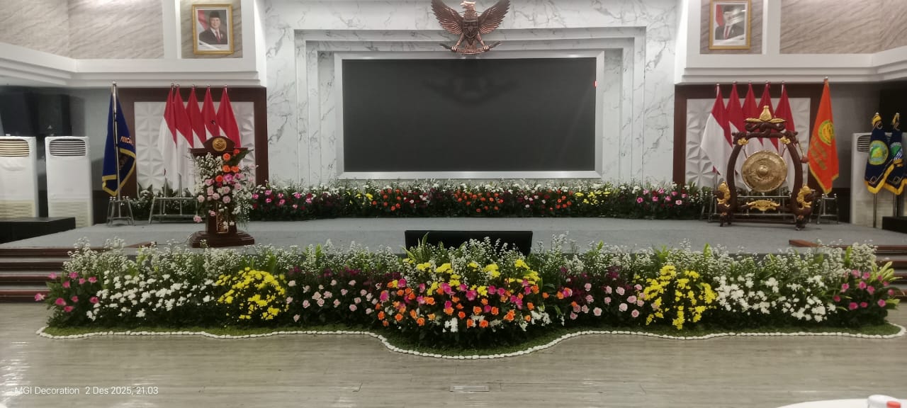 Standing flower lobby